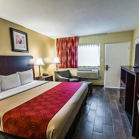 Econo Lodge Cocoa Beach - Near The Port Luaran gambar