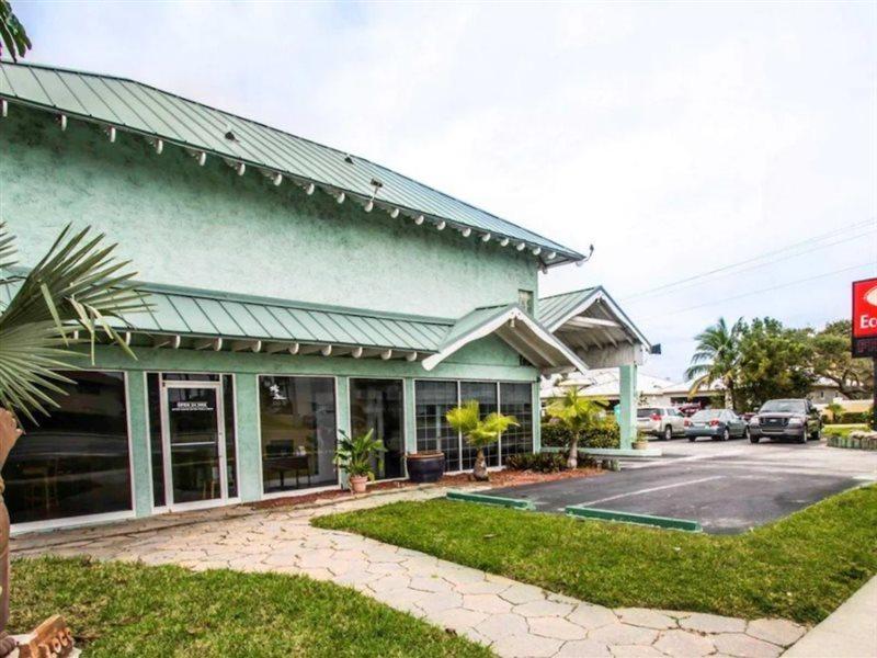 Econo Lodge Cocoa Beach - Near The Port Luaran gambar