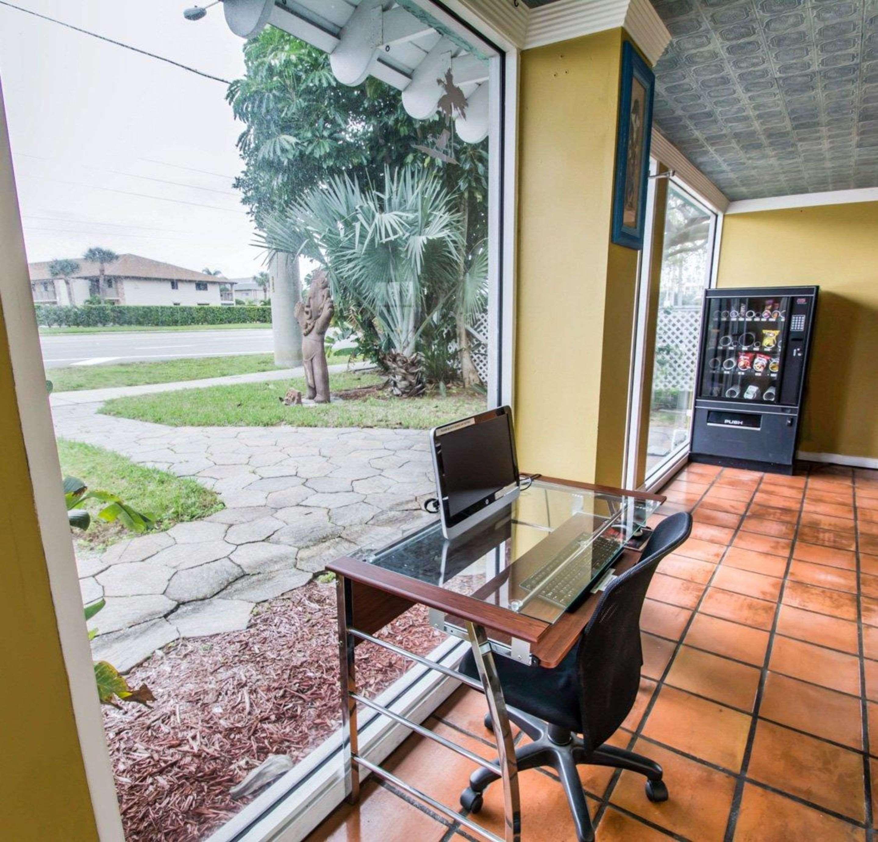 Econo Lodge Cocoa Beach - Near The Port Luaran gambar