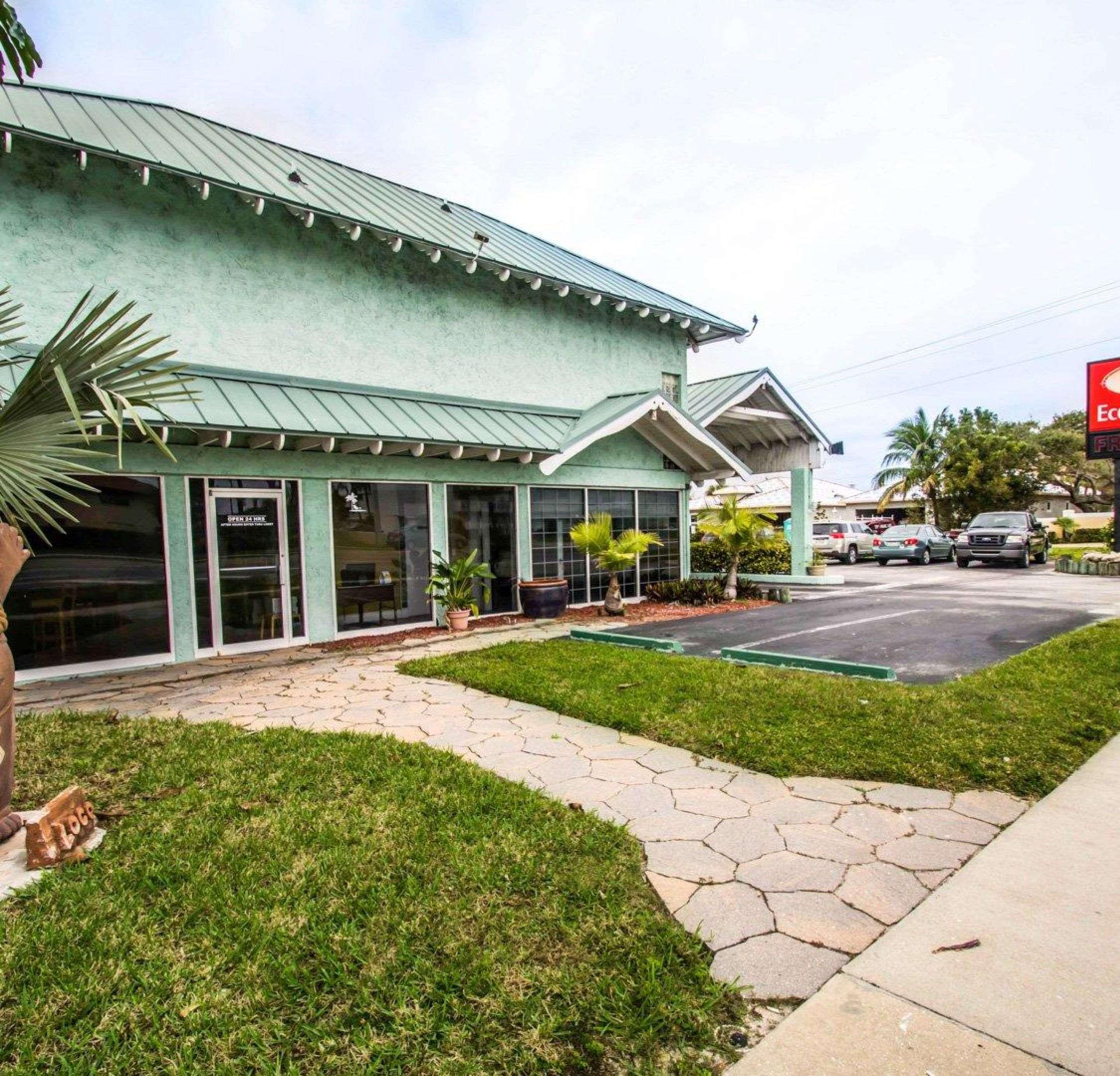 Econo Lodge Cocoa Beach - Near The Port Luaran gambar