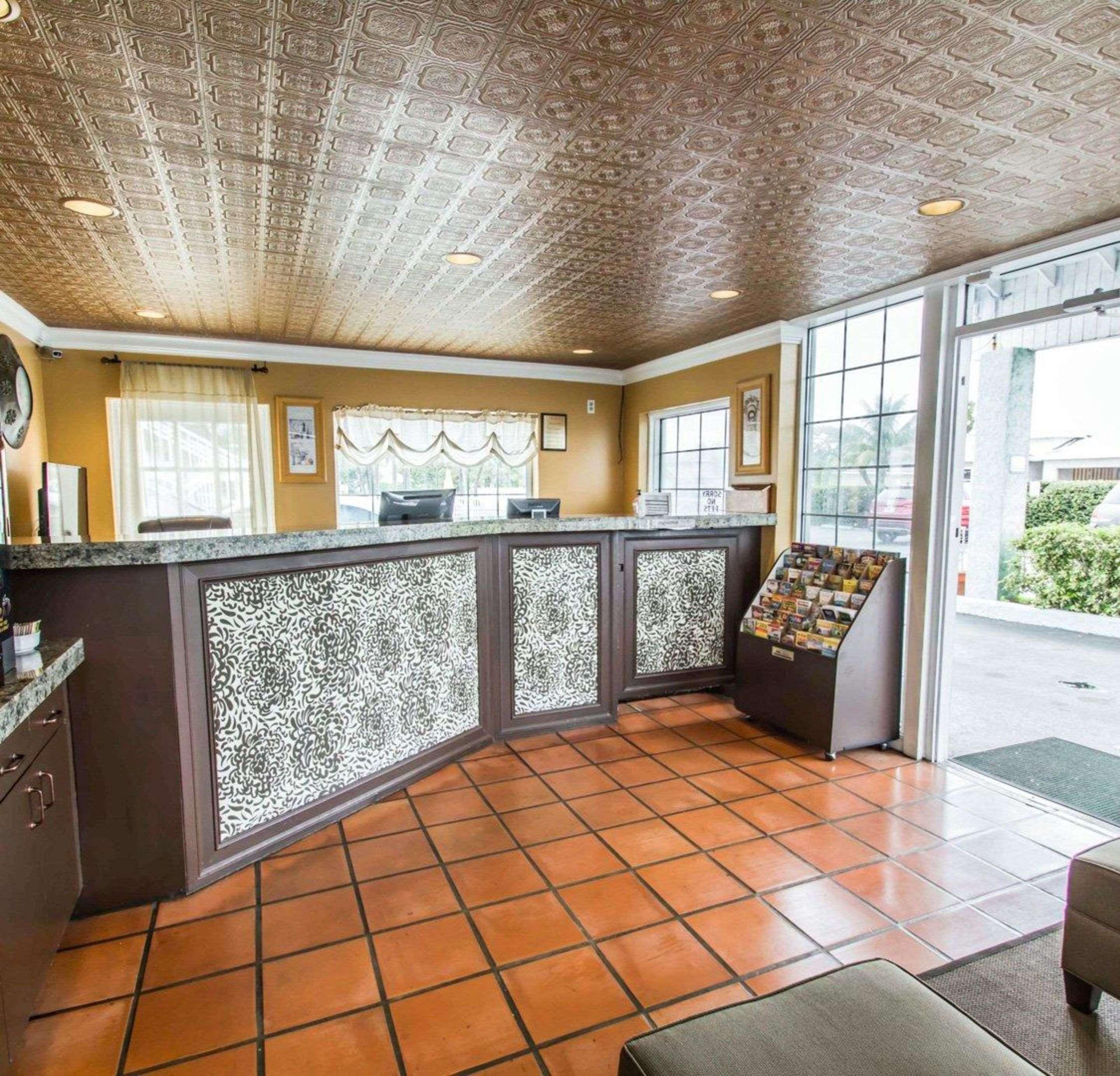 Econo Lodge Cocoa Beach - Near The Port Luaran gambar