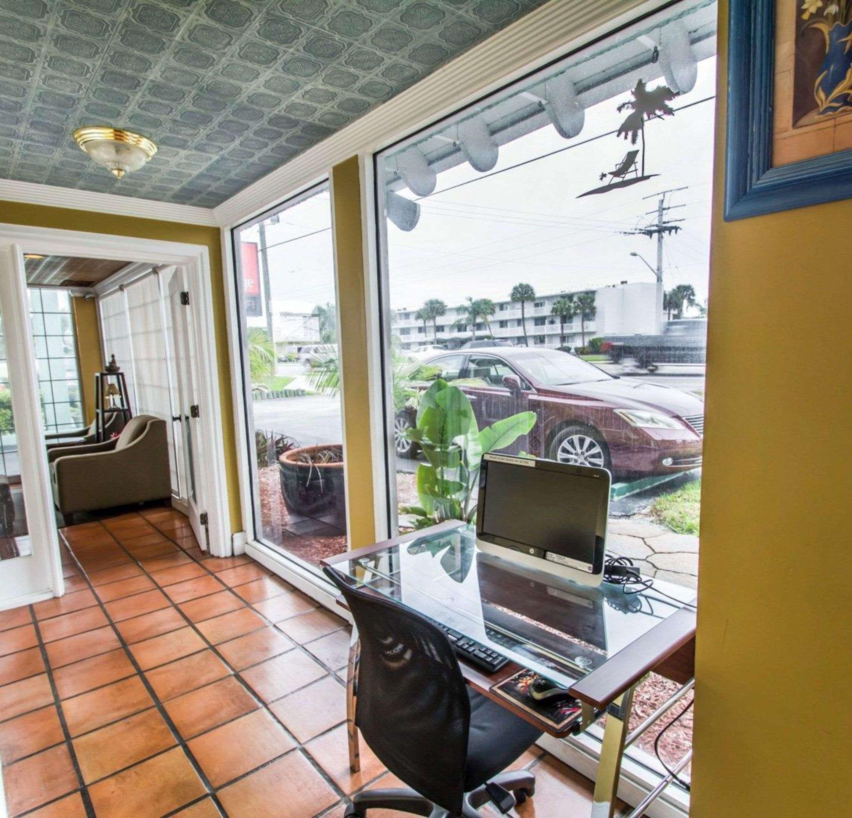 Econo Lodge Cocoa Beach - Near The Port Luaran gambar