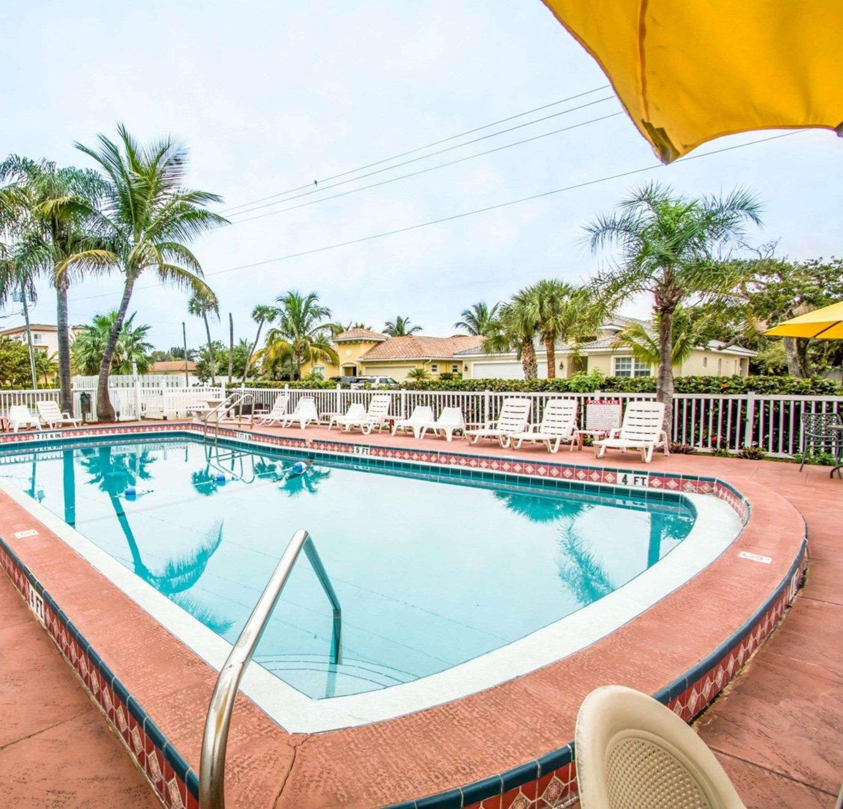 Econo Lodge Cocoa Beach - Near The Port Luaran gambar