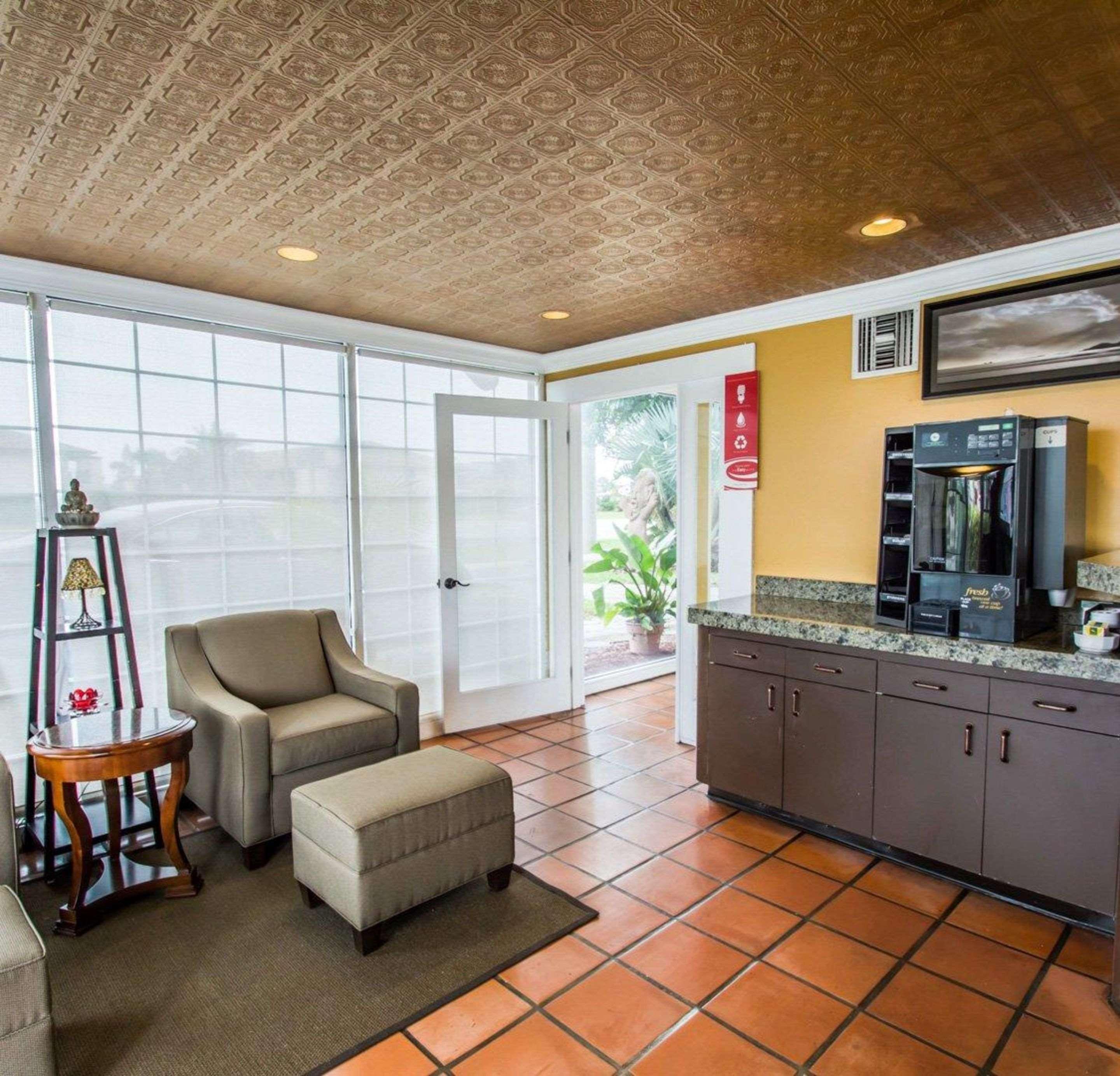 Econo Lodge Cocoa Beach - Near The Port Luaran gambar