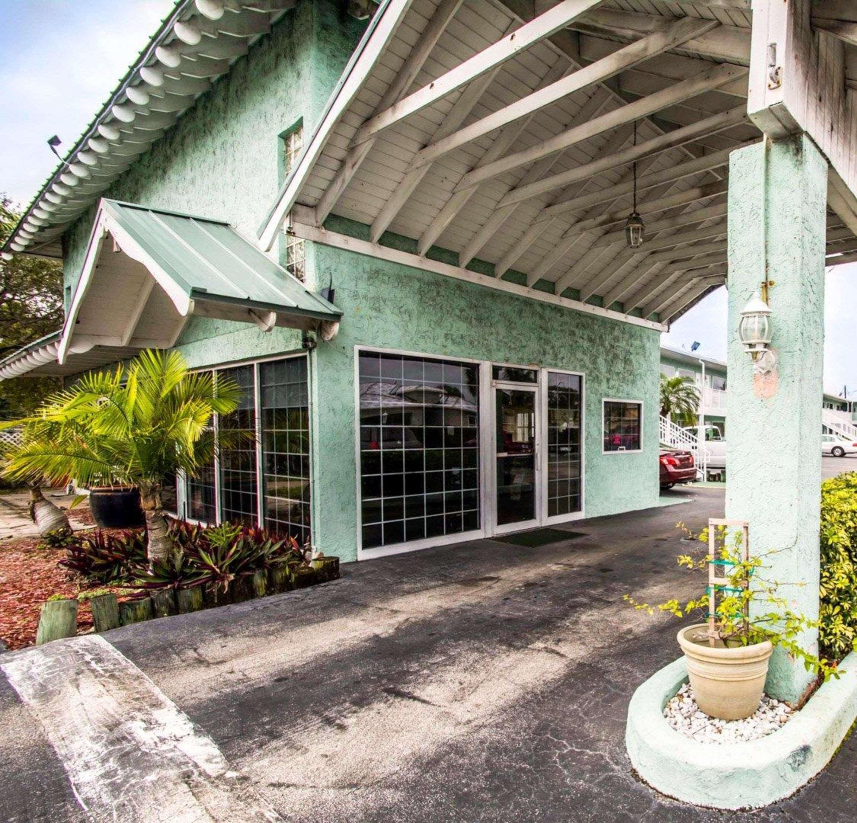 Econo Lodge Cocoa Beach - Near The Port Luaran gambar