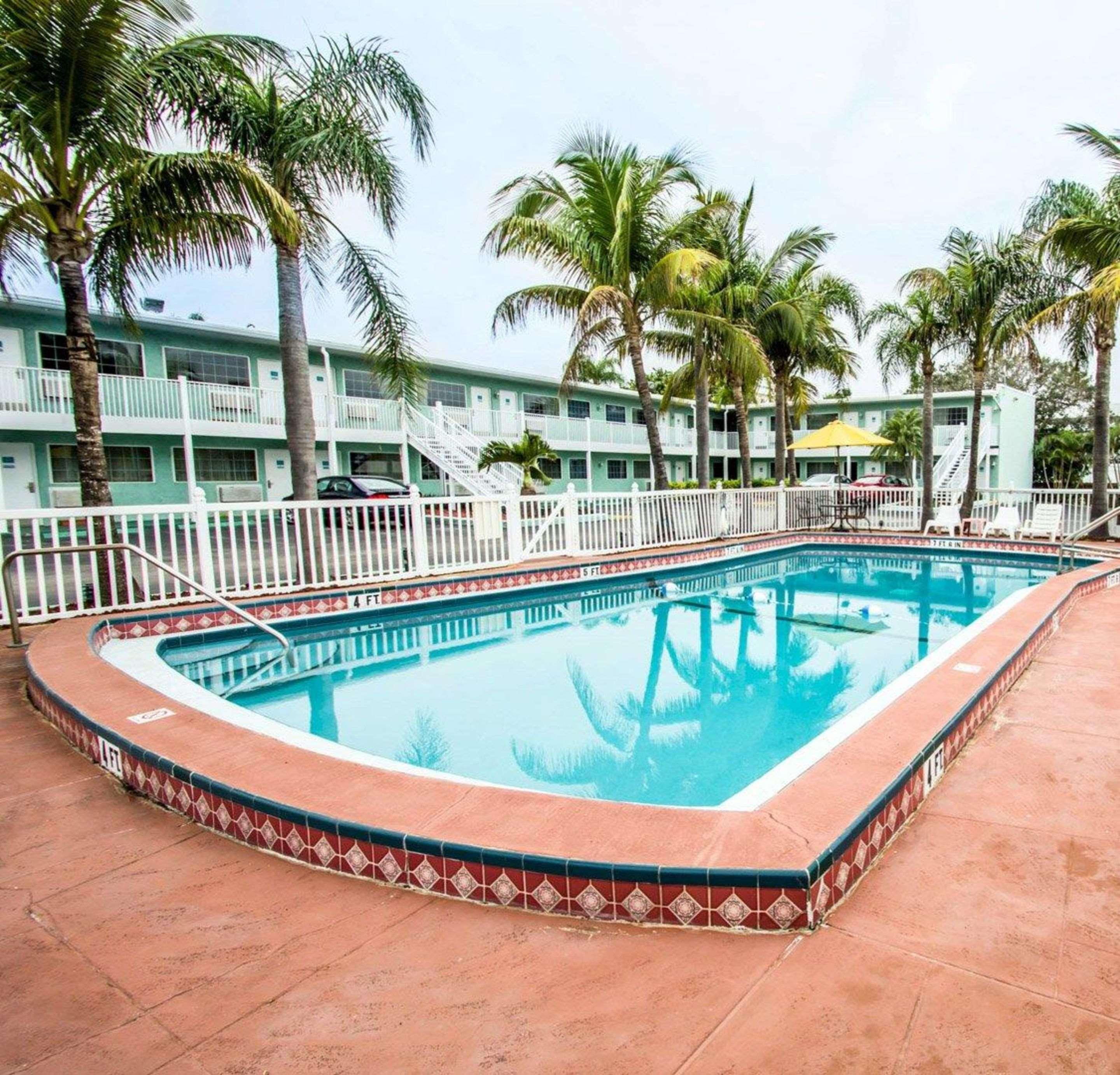 Econo Lodge Cocoa Beach - Near The Port Luaran gambar