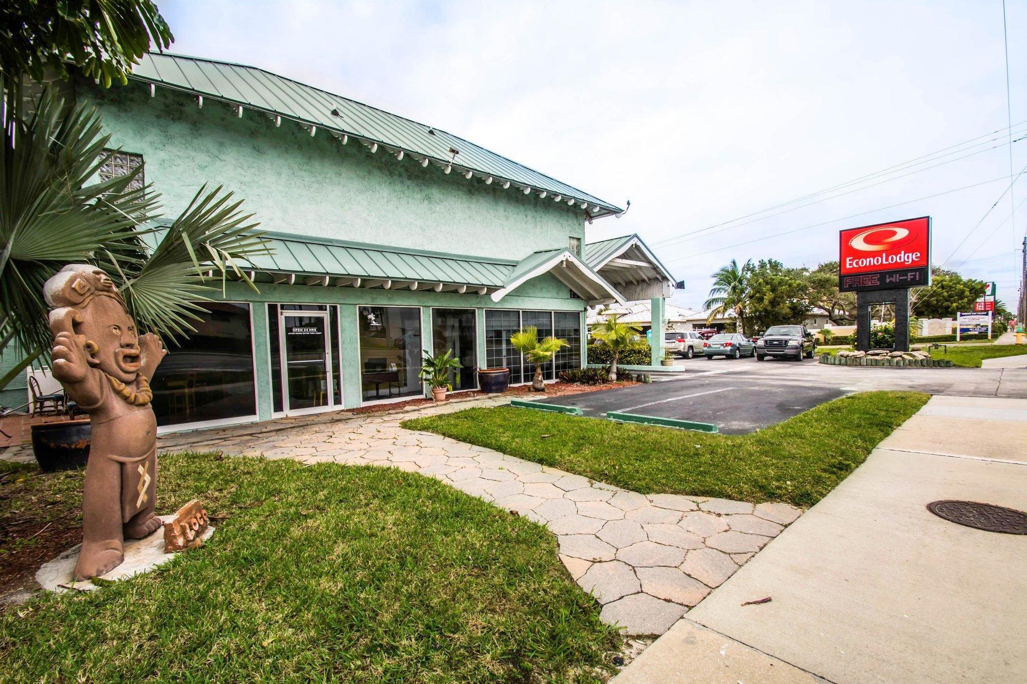 Econo Lodge Cocoa Beach - Near The Port Luaran gambar