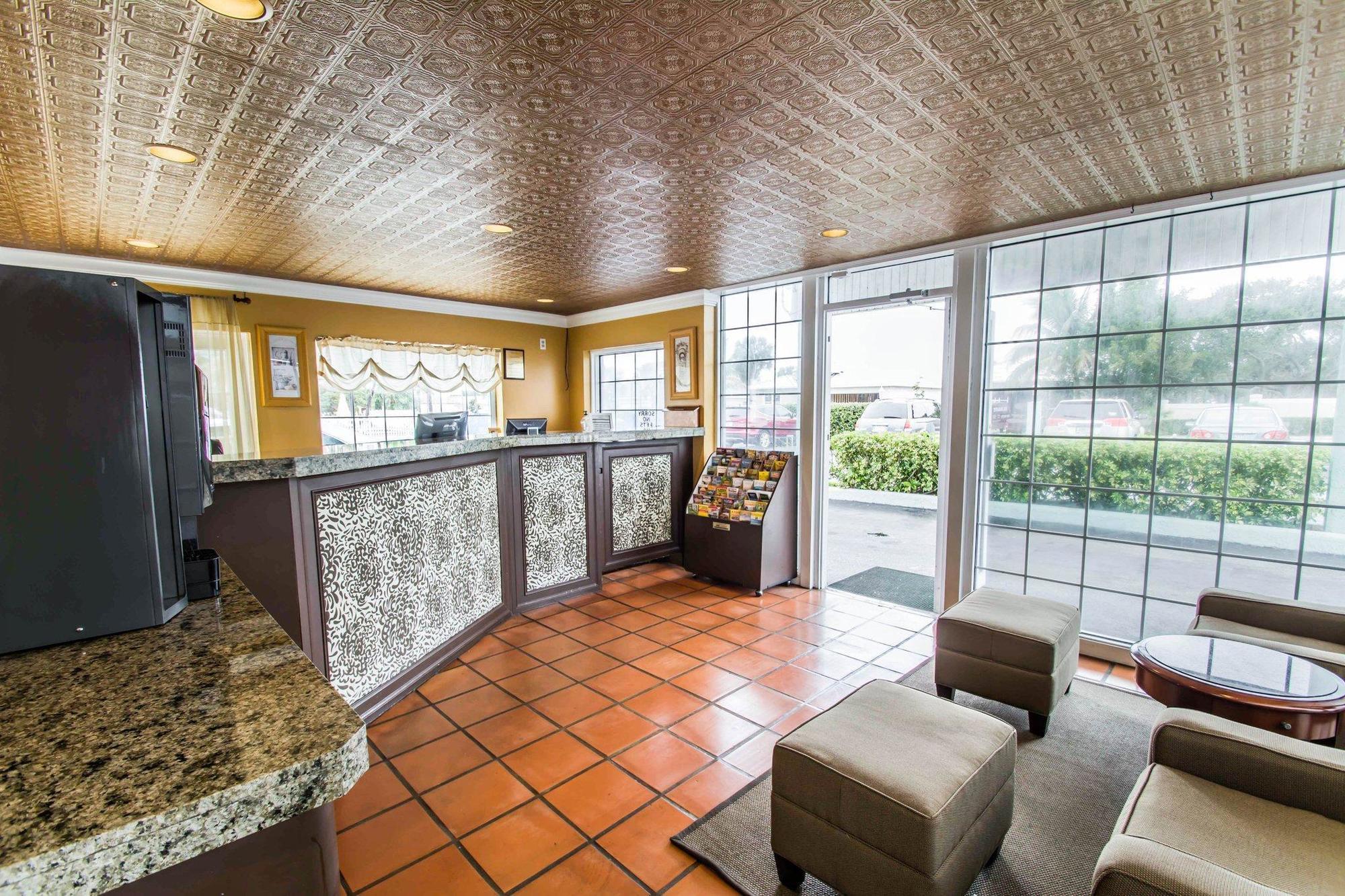 Econo Lodge Cocoa Beach - Near The Port Luaran gambar