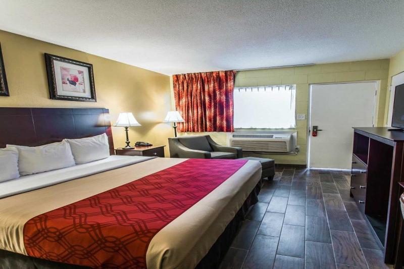 Econo Lodge Cocoa Beach - Near The Port Luaran gambar
